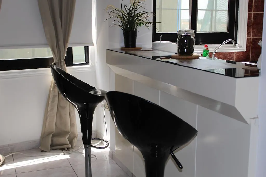Apartment Zinonos City Flats ラルナカ