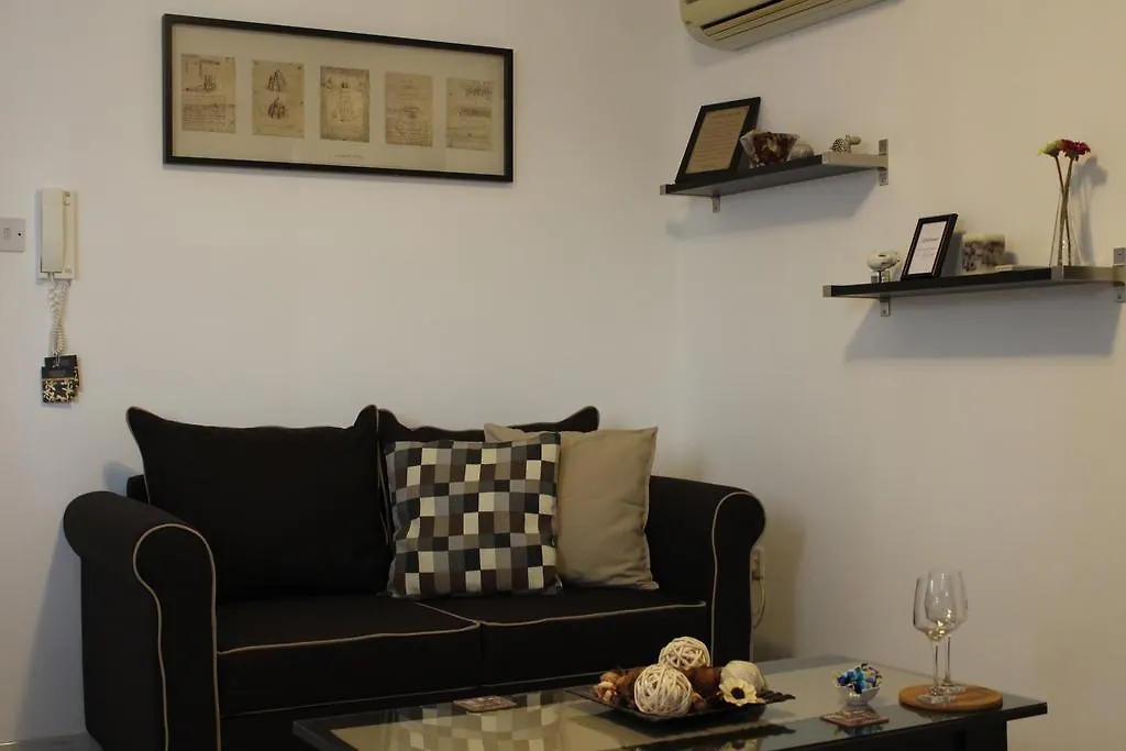 Apartment Zinonos City Flats ラルナカ
