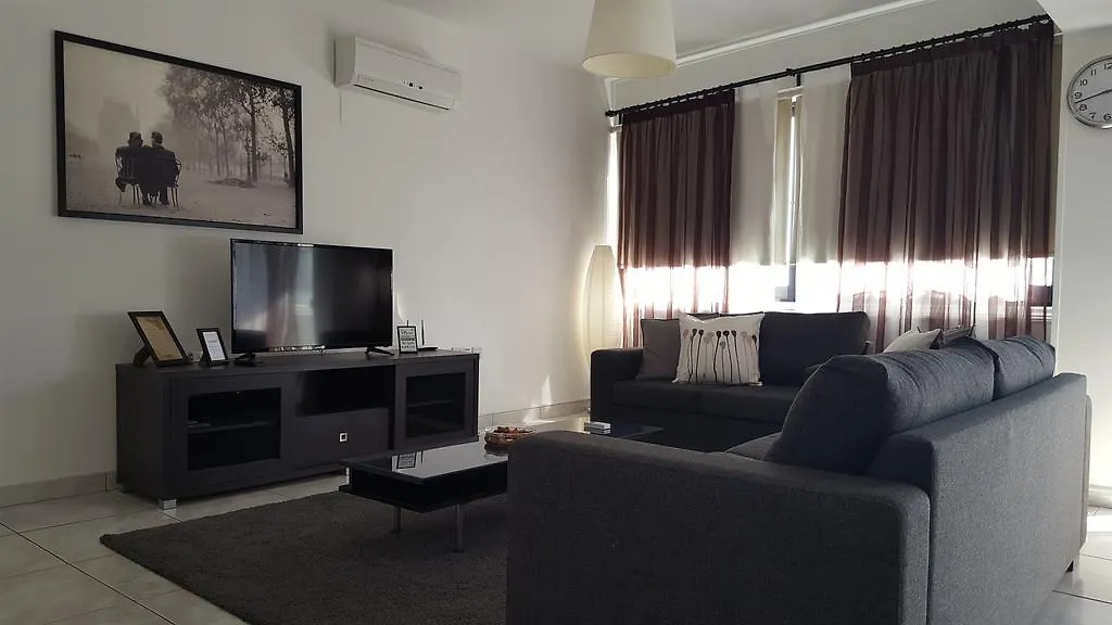 Apartment Zinonos City Flats ラルナカ