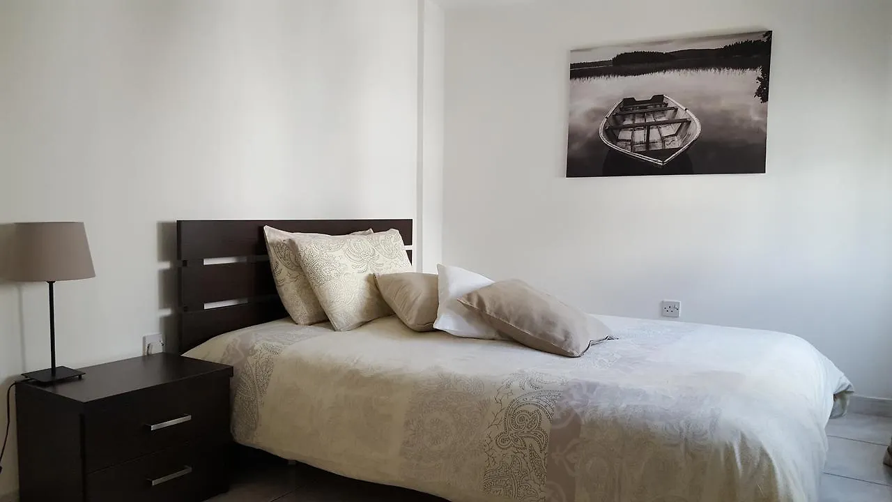 Apartment Zinonos City Flats ラルナカ